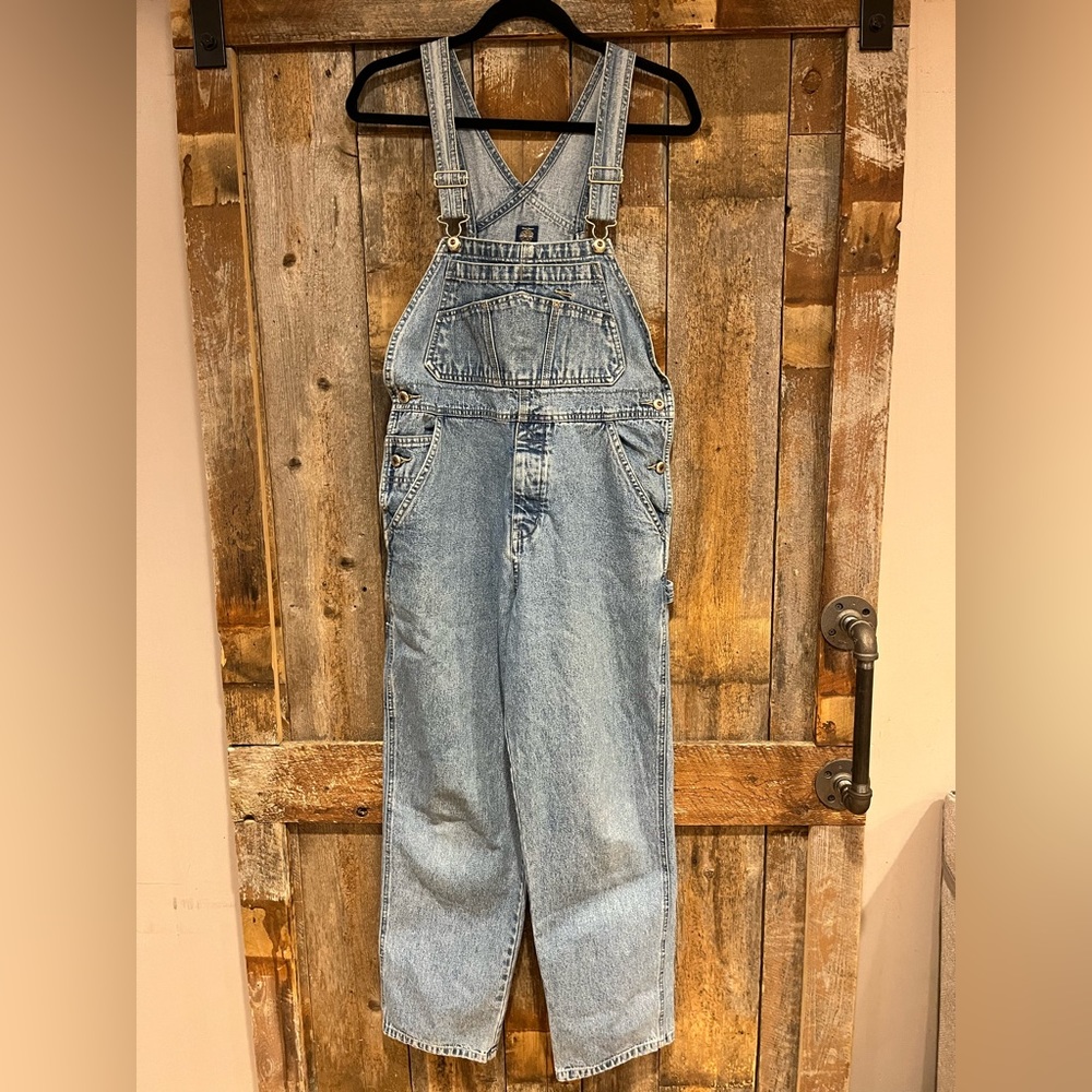 Vintage cool GAP overalls tag says xxl but they fit more like a woman’s medium